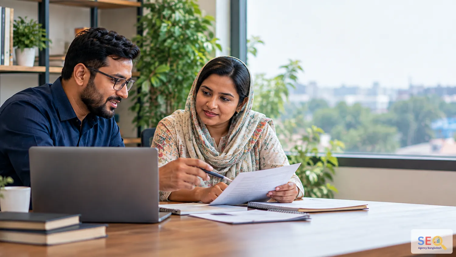 SEO consultation between a specialist and a Bangladesh business decision-maker
